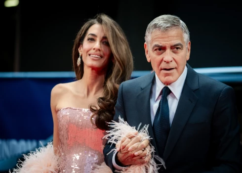 Джордж и Амаль Клуни стали гражданами Франции.