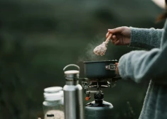 Meitene visu mūžu spiesta pārtikt tikai no diviem produktiem