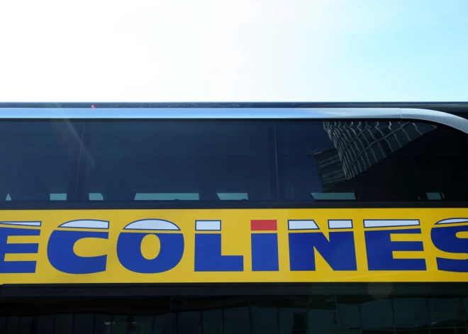 Igaunijā sniegputeņa laikā avarējis “Ecolines” autobuss