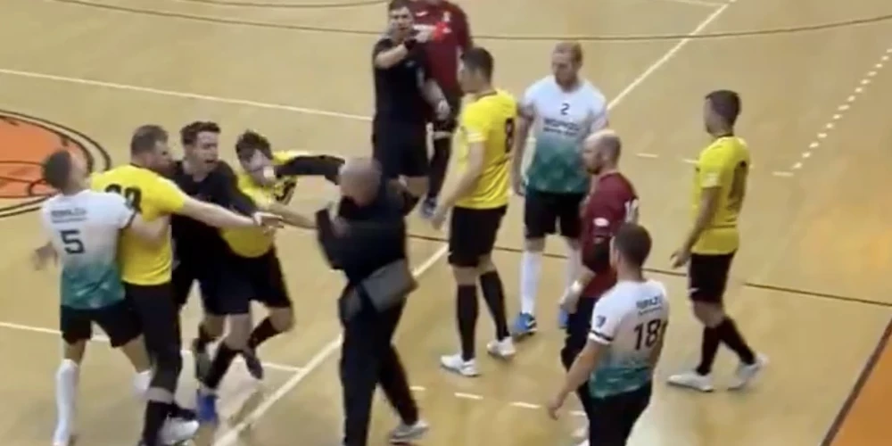 Nopietns konflikts telpu futbolā.
