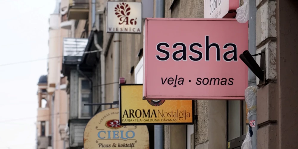 Veikalu izkārtnes Marijas ielā.