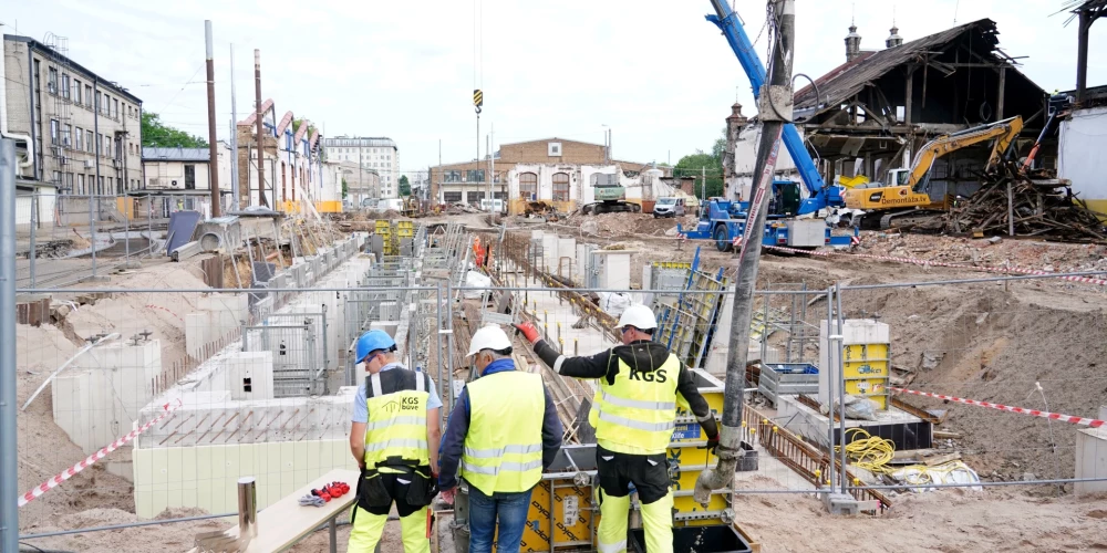 Strādnieku darba samaksa 2025. gada novembrī, salīdzinot ar 2024. gada novembri, pieauga par 5,8 %.