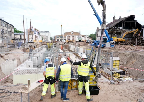 Strādnieku darba samaksa 2025. gada novembrī, salīdzinot ar 2024. gada novembri, pieauga par 5,8 %.