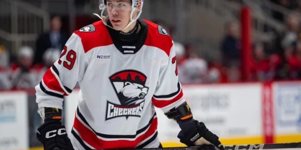 Latvijas hokejists Sandis Vilmais otrdien Amerikas Hokeja līgas (AHL) mačā guva vārtus un izcēlās ar rezultatīvu piespēli, sekmējot Šarlotas "Checkers" panākumu.