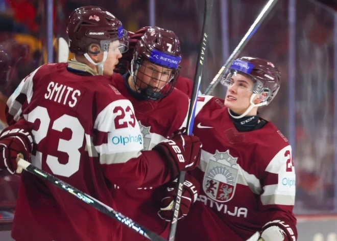 Latvijas U-20 hokejisti pasaules junioru čempionātā aizvadīs noslēdzošo grupu turnīra maču