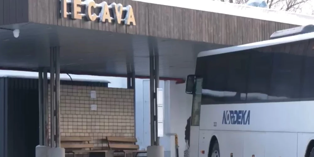 Инцидент произошел в понедельник вечером на автостанции Иецавы. 