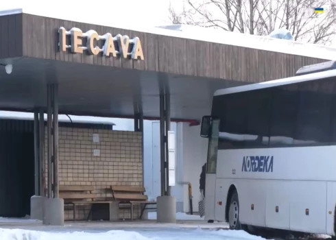 Инцидент произошел в понедельник вечером на автостанции Иецавы. 