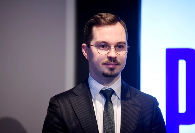 Артурс Томс Плешс.