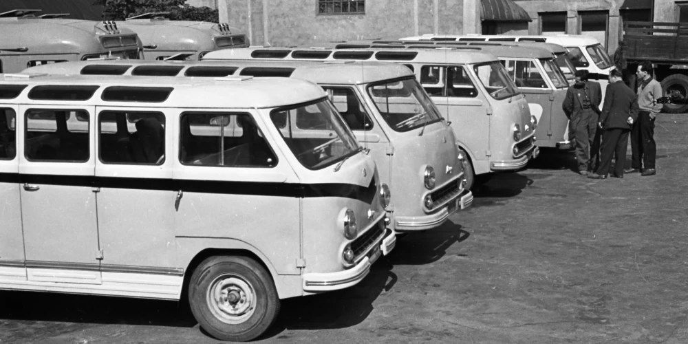 Busiņi RAF-977 DM pirms nosūtīšanas uz Maskavu. 1961. gads.