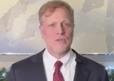 "Dārgie draugi!" ASV vēstniecība Maskavā krievu valodā novēl Krievijai laimīgu Jauno gadu. VIDEO