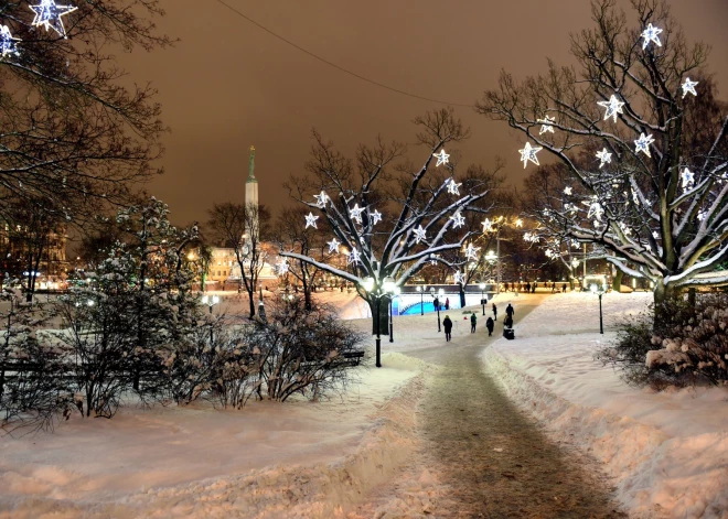 Uzmanību! Jaungada naktī Latvijā vietumis būs stindzinošs sals