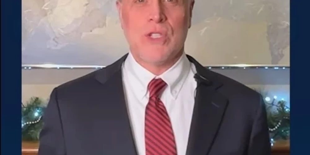 Посольство США обратилось к россиянам по-русски и пожелало счастливого Нового года.