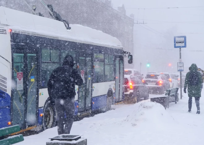 Uzmanību, stipra snigšana! 1. janvārī būs spēkā dzeltenais brīdinājums