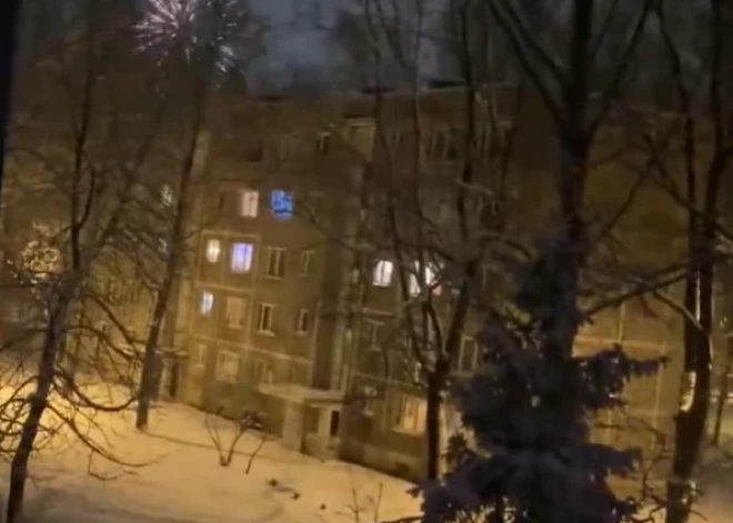 Par spīti aizliegumam, Rīgā turpina šaut Jaungada salūtu pēc Maskavas laika