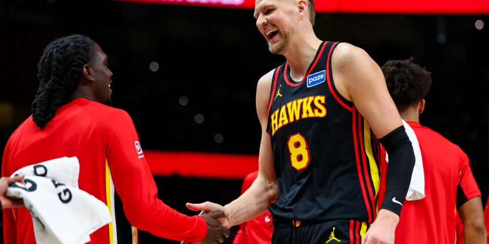 Kristaps Porziņģis aizvadīja pirmo spēli pēc teju mēnesi ilgas pauzes un ierobežotā spēles laikā guva 16 punktus (foto: Scanpix / AP)