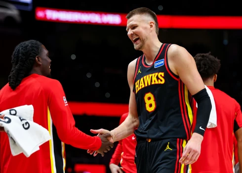 Kristaps Porziņģis aizvadīja pirmo spēli pēc teju mēnesi ilgas pauzes un ierobežotā spēles laikā guva 16 punktus (foto: Scanpix / AP)