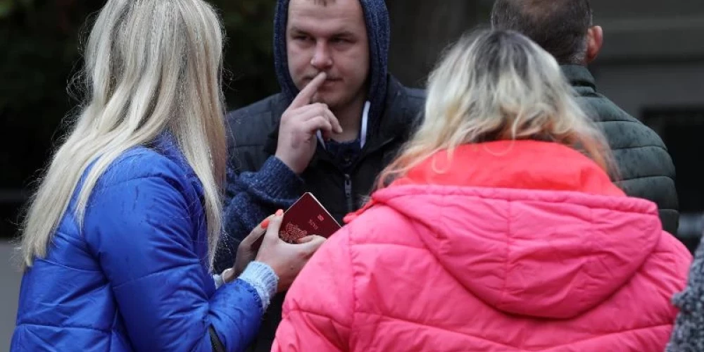 Ievērojami palielina maksu par pases un personas apliecības izsniegšanu.