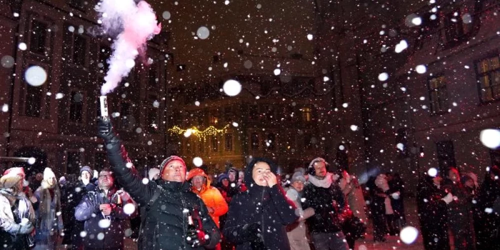 Vecgada vakarā saņemti 46 izsaukumi par pirotehnikas izmantošanu.