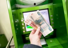 В России банки начали блокировать снятие крупных сумм в банкоматах