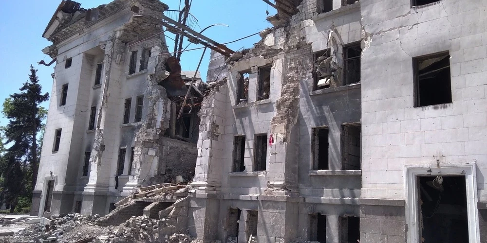Так Мариупольский театр выглядел летом 2022 года.