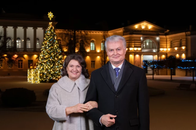 Lietuvas prezidents bija vienīgais mūsu kaimiņvalsts līderis, kurš svētku uzrunu teicā kopā ar savu sievu.