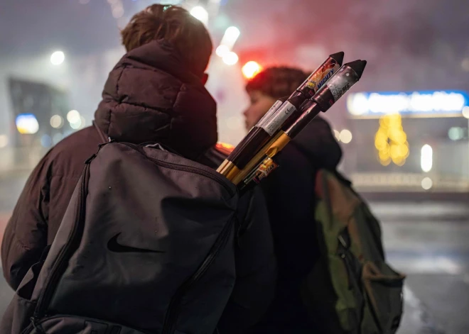 Vācijā Jaungada svinības pārvērtās haosā: Berlīnē aizturēti vairāk nekā 400 cilvēki, desmitiem ievainoto, tai skaitā septiņgadīgs zēns