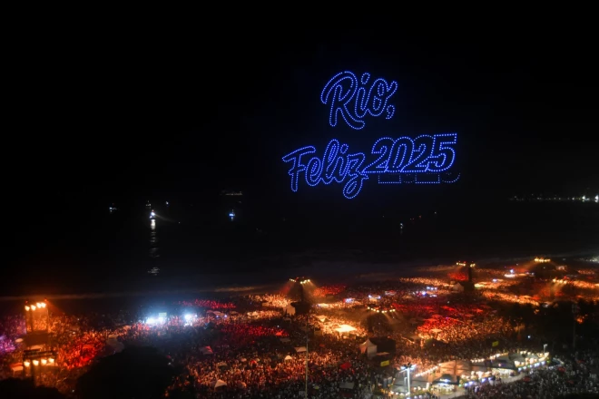 Riodežaneiro grandiozi nosvin Jauno gadu.