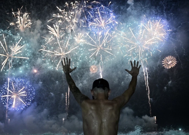 Riodežaneiro grandiozi nosvin Jauno gadu un iekļūst Ginesa rekordu grāmatā