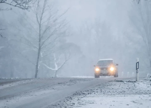 Uz reģionālajiem autoceļiem apgrūtināta braukšana ir visā Latvijā.