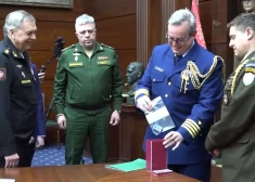 Krievu "pierādījumi" par Ukrainas drona uzbrukumu Putina rezidencei sasmīdina ASV vēstniecības pārstāvi