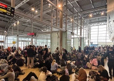 Varšavas lidostā aizturēts ukrainis ar signālu slāpēšanas ierīci, kurš 6 stundas sēdējis pie galdiņa un dzēris kafiju