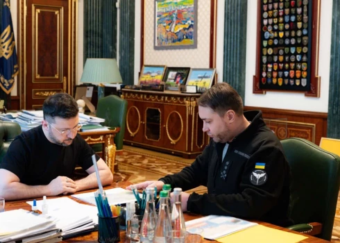 Ukrainas līderis Volodimirs Zelenskis un Aizsardzības ministrijas Galvenās izlūkošanas pārvaldes vadītājs Kirilo Budanovs.