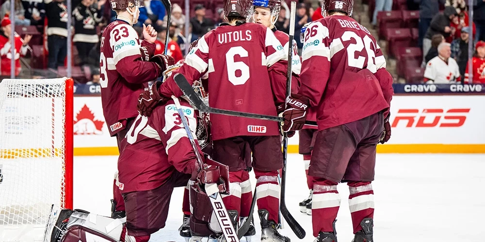 Latvijas U-20 hokejisti.