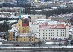 Бюрократия и зерегулированность тормозят страну.