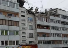 ВИДЕО: в Риге обрушилась крыша многоэтажного здания и часть этажа