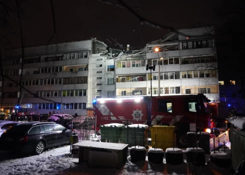 Torņakalnā gāzes sprādziena dēļ daļēji sagruvis daudzstāvu ēkas jumts.