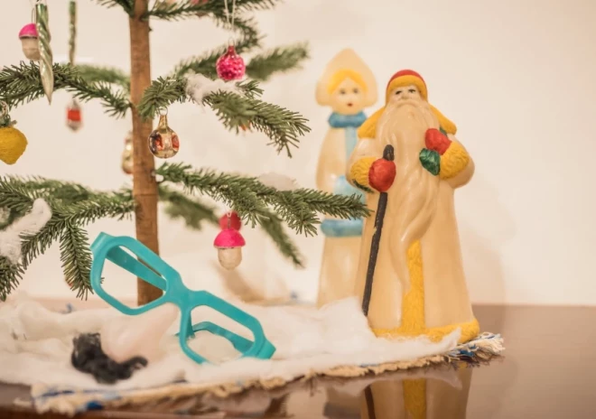 Liepājas okupācijas muzejs aicina uz izstādi, kurā var iepazīties ar Jaungada svinību atribūtiem padomju laikā.