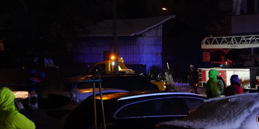 В Торнякалнсе из-за взрыва газа обрушилась часть многоквартирного жилого дома.