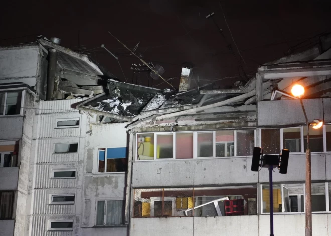 В Торнякалнсе из-за взрыва газа обрушилась часть многоквартирного жилого дома.