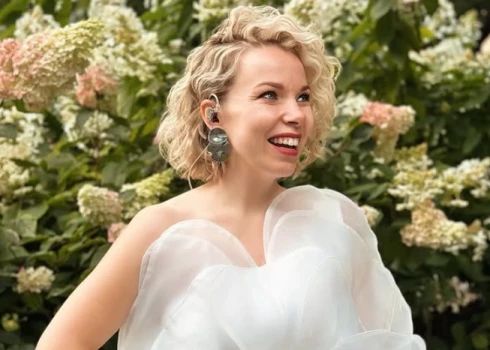 Dziedātājas Ievas Sutugovas ģimenē svētkos ienācis jauns prieks – pasaulē nākusi meita Rota.