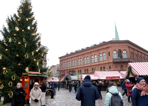 Vairāk nekā trešdaļa Latvijas iedzīvotāju cer uz labāku finansiālo situāciju 2026. gadā.