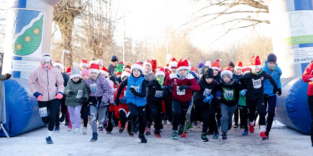 Skrējienā piedalījās gan lieli, gan mazi dalībnieki.
