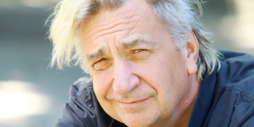 Режиссер Андрей Экис предлагает демонтировать лишь часть железных дорог на границе с Россией.