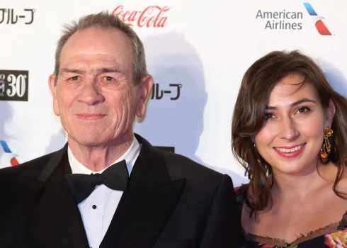 Viktorija bija viens no Tomija Lī Džonsa diviem bērniem. 