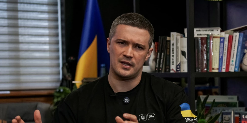 Zelenskis rosina nomainīt aizsardzības ministru.