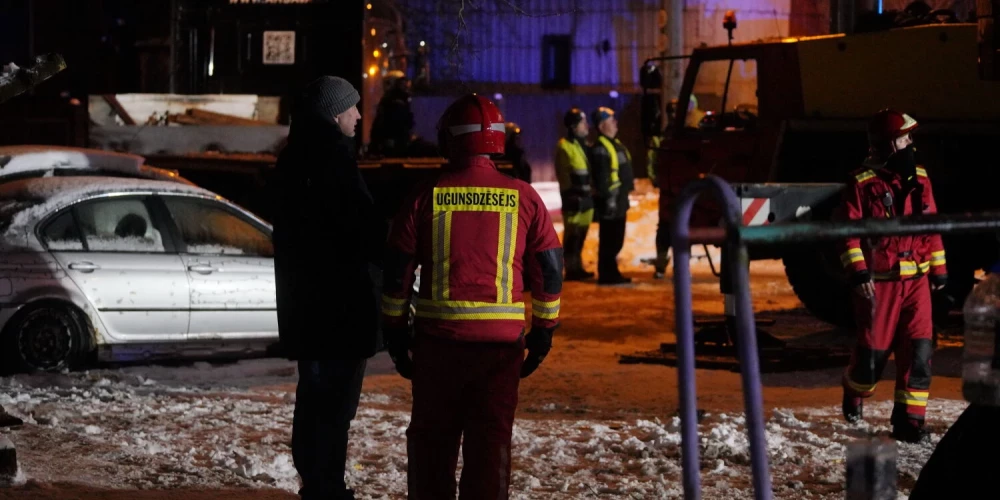 Torņakalnā gāzes sprādziena dēļ daļēji sagruvis daudzstāvu ēkas jumts.