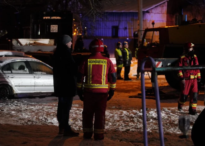 Torņakalnā gāzes sprādziena dēļ daļēji sagruvis daudzstāvu ēkas jumts.