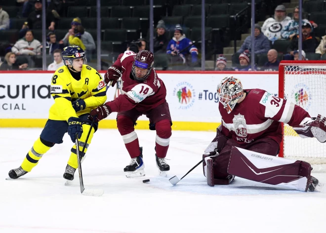 Latvijas U-20 hokejisti ielaiž 10. sekundē, spēj atspēlēties, tomēr pārliecinoši piekāpjas zviedriem