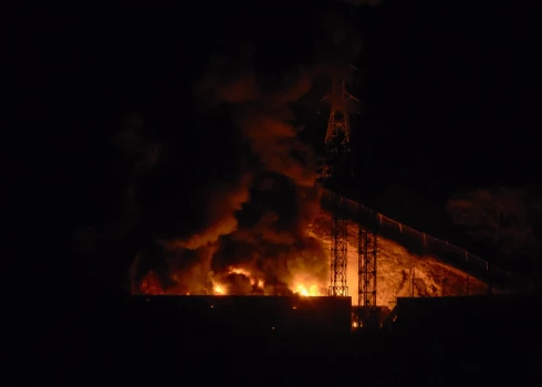 Огонь над военной базой в Каракасе.