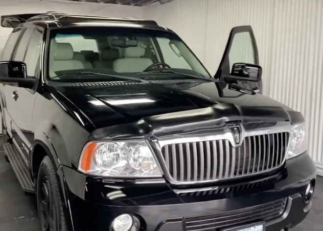 Iekšlietu ministrija nodos Ukrainai konfiscētu 21 automašīnu, tostarp luksusa spēkratu "Lincoln Navigator"